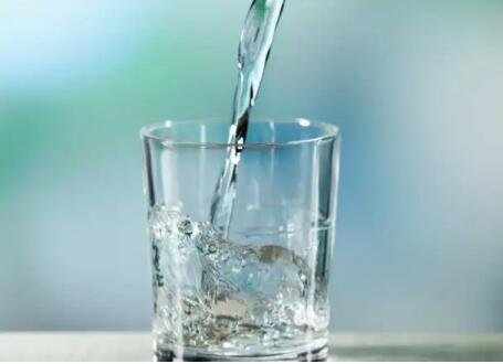 全自动2024海角官网首页品牌提醒没有微量元素水不适宜人们长时间喝！